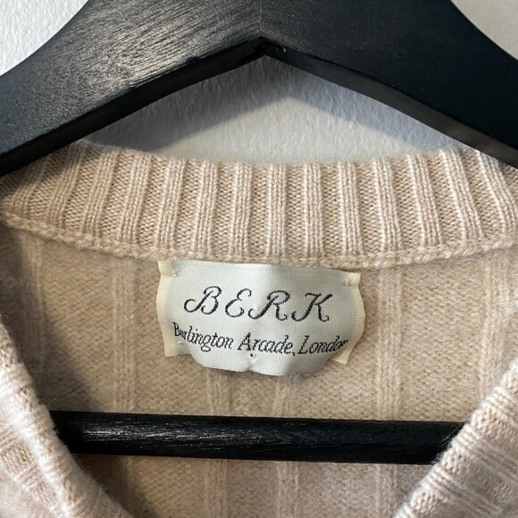 BERK Cashmere Lorne Cable "Linen" Colour 4-ply Sweater - Picture 4 of 12